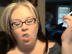 Big beautiful woman shakes her ass and..